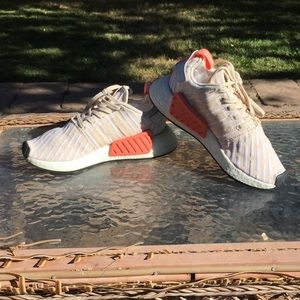 Adidas NMD_r2 in salmon pink